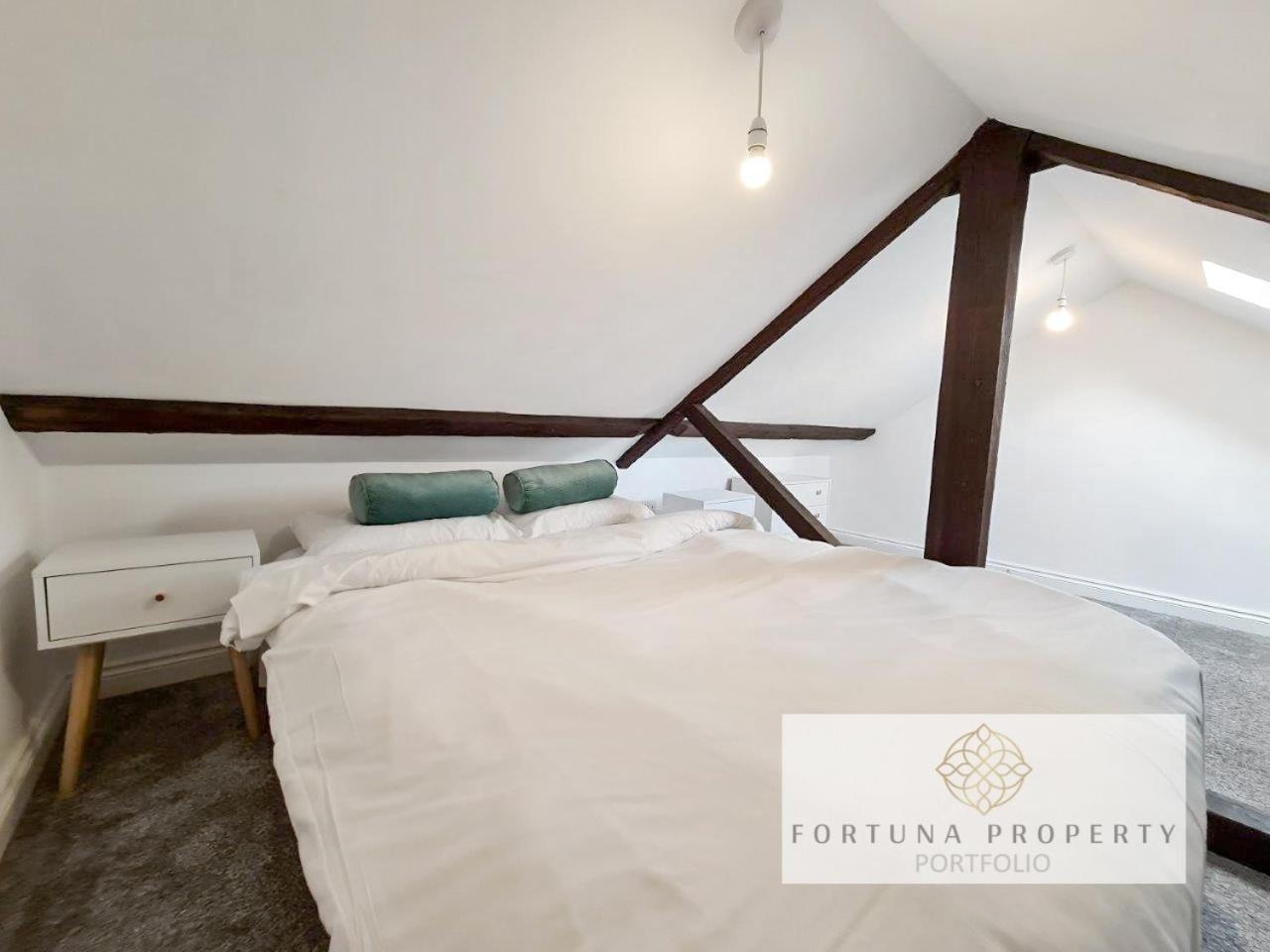 Margaret'S Loft By Fortuna Property Cheltenham Exterior photo